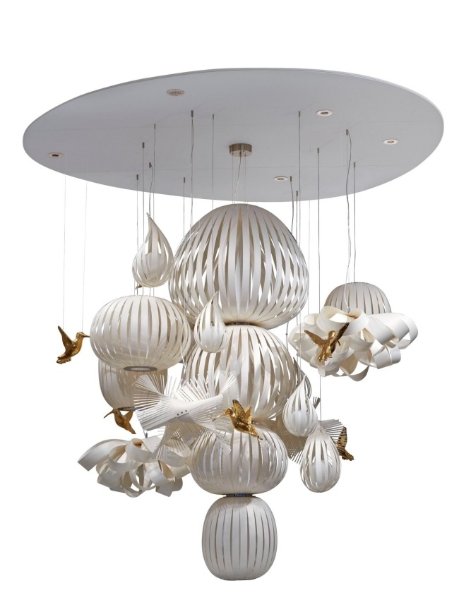 dizajn lustra z bieleho zlata kandelábrom od lzf lamp