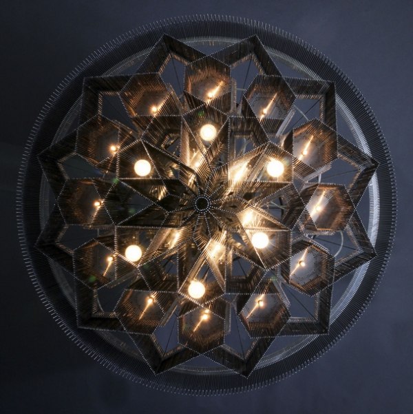 pozrite sa nižšie na dizajnový luster z vŕbovej žiarovky