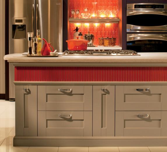 Zrkadlová kuchyňa s oranžovými dlaždicami Kuchyňa s oranžovými dlaždicami