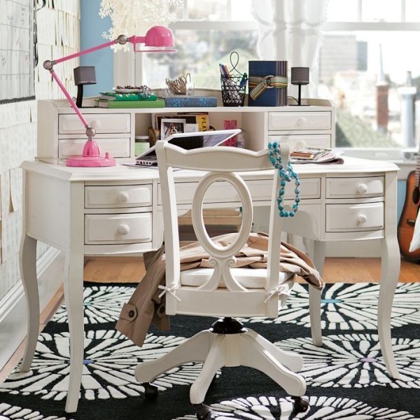 vintage stôl moderná verzia detská izba kvety čierneho koberca