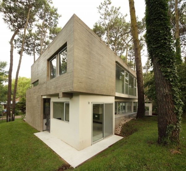 Chata lesný betón omietnutý murovaný betón Chata lesné betónové omietnuté murivo