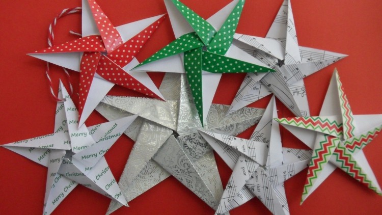 päťcípe vianočné hviezdy vyrobené z rôzneho baliaceho papiera origami-vianočné-hviezdičky-skladacie-pokyny-päťbodové-kreatívne-dekorácie-papier-vianočné dekorácie