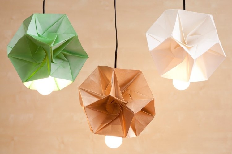 Vyrobte si krásnu lampu sami podľa princípu origami origami-lampa-diy-pokyny-lecuhten-penelleuchte-papier-karton-kabel-ziarovka