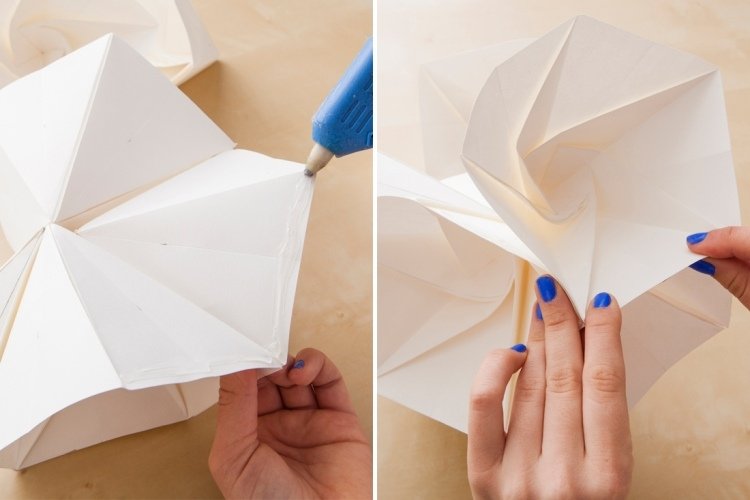 pomocou horúceho lepidla zafixujte všetkých 11 kužeľov origami-lampa-diy-návod-kartón-sklad-lepidlo-horúce-lepidlo