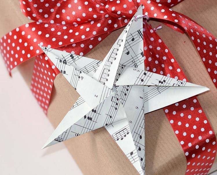 Hviezdy origami, skladacie vianočné noty, darčeky