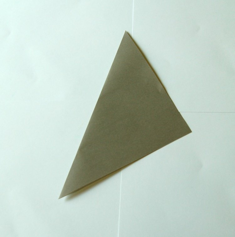 drotár origami zvieratá skladací návod trojuholník pes krok 2