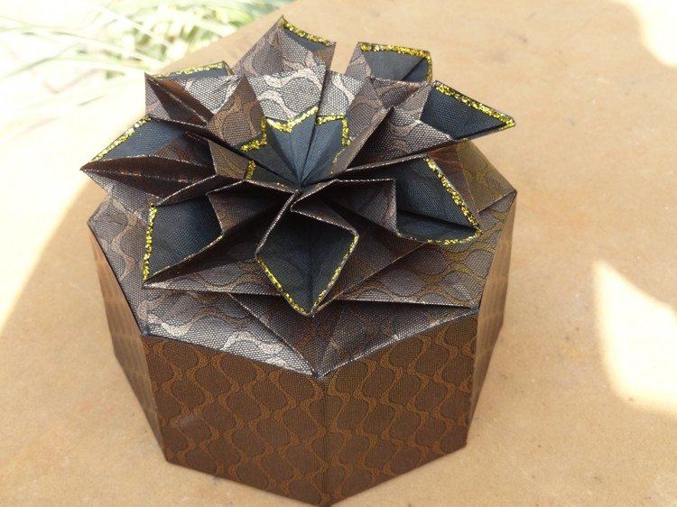 s origami sa dá vytvoriť niečo špeciálne origami vianočný darčekový box hviezdicové veko
