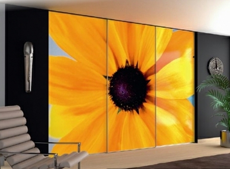 slnečná nálada so žltou stenou