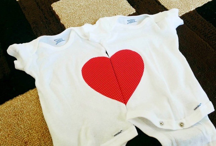 darčeky-dvojičky-narodenie-dieťa-telo-dve-polovičky srdca