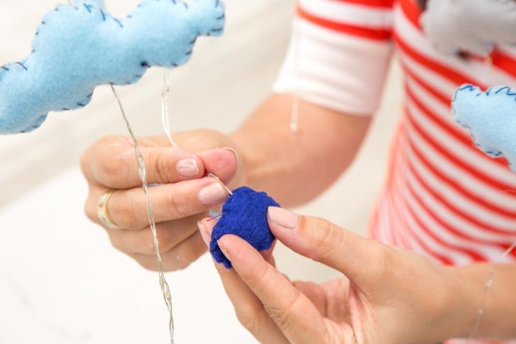 darčeky-dvojičky-narodenie-mobil-víla svetlá-plsť-mraky-zrealizovať