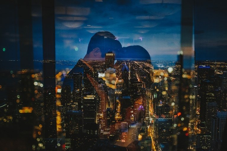 Vytvárajte moderné a originálne svadobné fotografie s výhľadom na nočné mesto a dvojitou expozíciou