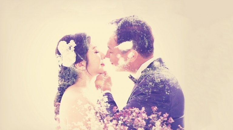 Ázijská svadba s retro dvojitou expozíciou a vyblednutými farbami