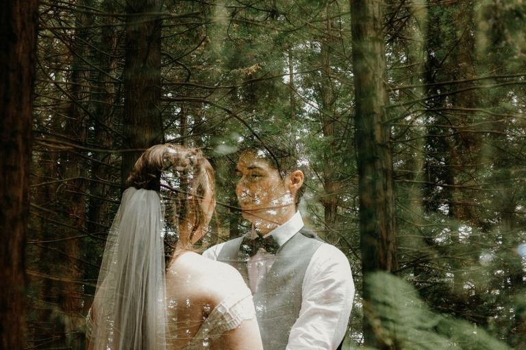 Oslávte svadbu v lese a použite ju na fotenie