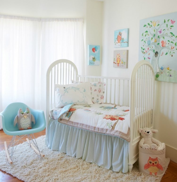 Detské izby nápadito vyzdobte plyšovými hračkami a obrázkami originálny-dizajn-detskej-izbičky-baby-boy-girl-white-baby-bed-deco-plyšové hračky
