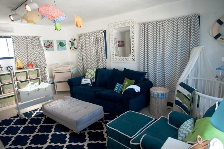 veľkorysý priestor so všetkým, čo by ste mohli potrebovať - sedenie, komora atď. originálne-prevedenie-detskej izbičky-baby-boy-modro-biele-sedenie-vzor-čalúnenie