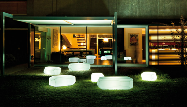 originálne osvetlenie led záhradné lavice nápad vonkajšie žiarovky