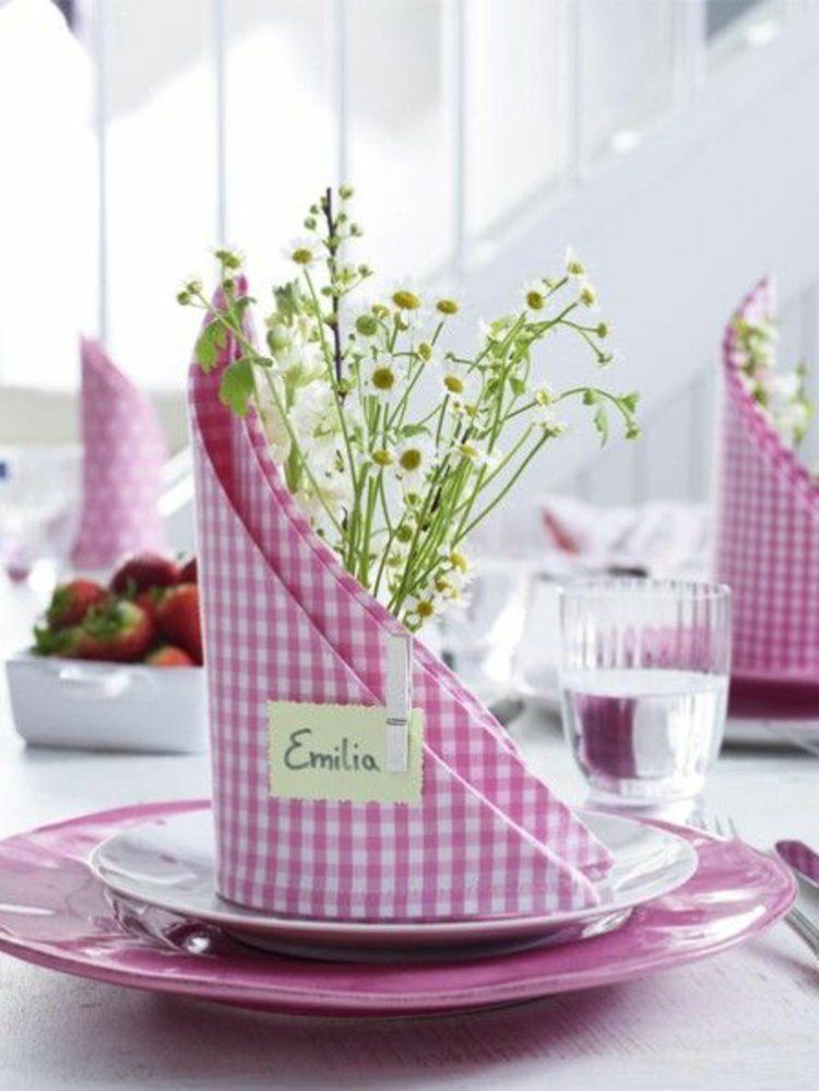 obrúsky-skladacia-tkanina-kockovaná-kytica-ozdoba-riad