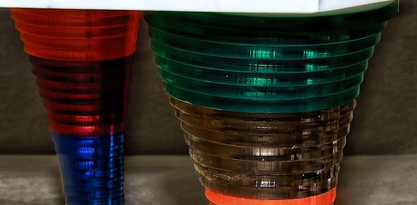 Komínový dizajn polárna žiara transparentné viacfarebné nohy Stolný krb so sklenenými nohami do obývačky