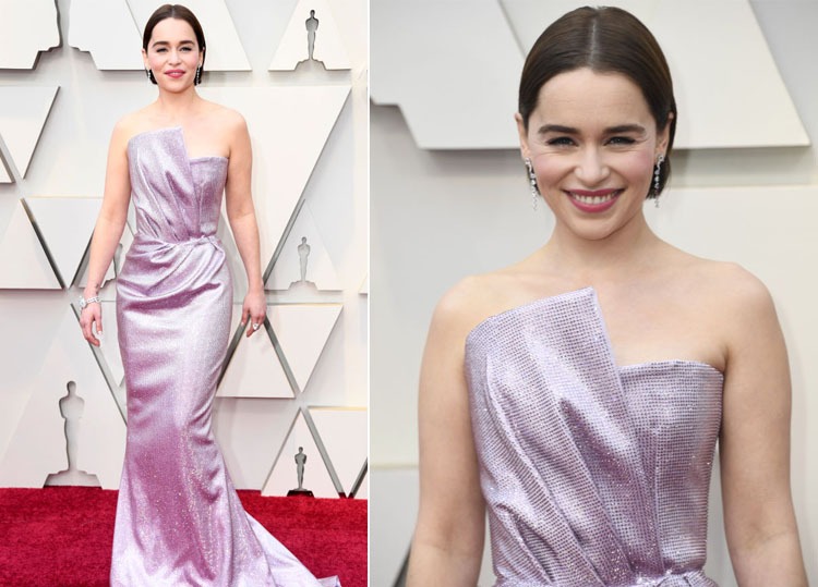Večerné nosenie Oscarov 2019 Fialové dlhé rukávy cez plece Emilia Clarke Balmain
