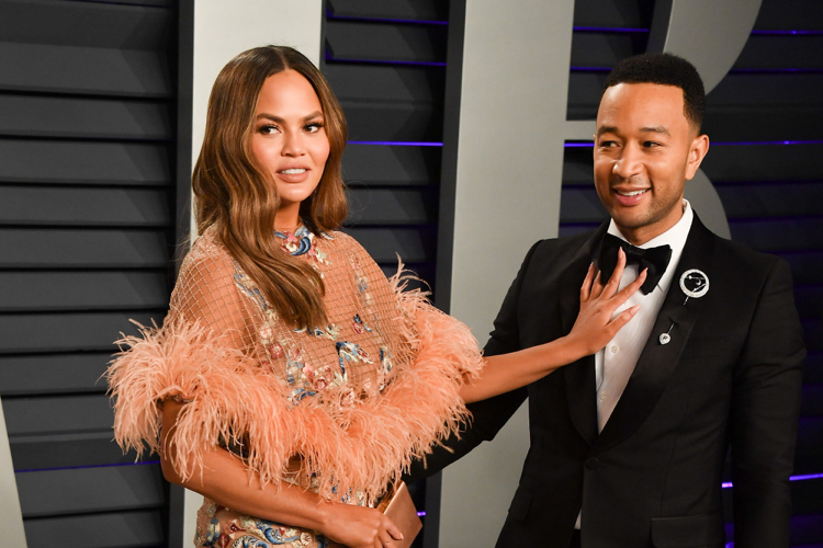 oscars 2019 najkrajšie páry celebrít červený koberec chrissy teigen john legenda