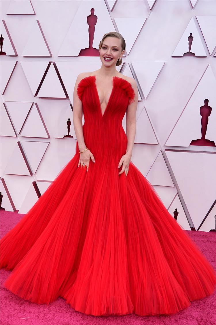najkrajšie oscarové róby v červenom Amanda Seyfried