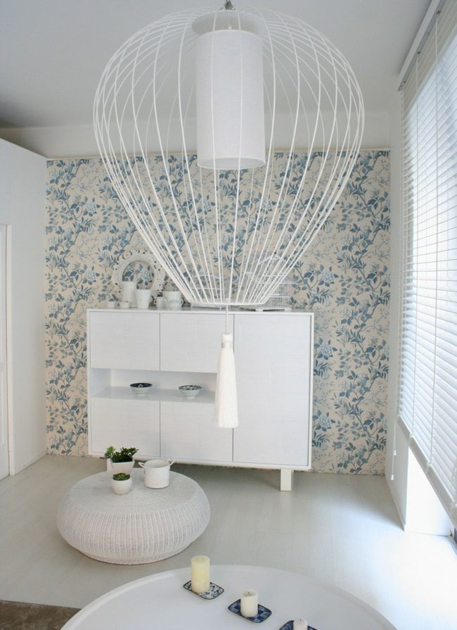 Nápadná obývacia izba s dizajnom závesnej žiarovky Závesná lampa do obývačky talianskeho výrobcu