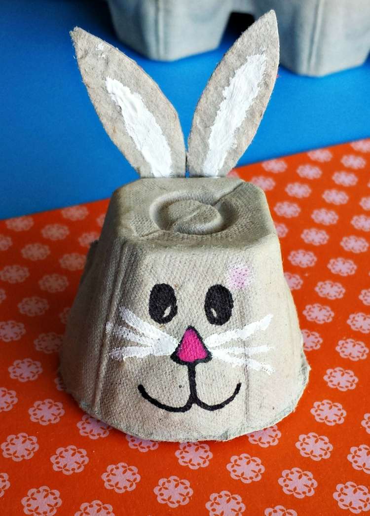 Veľkonočné remeslá s vajíčkovými kartónmi ľahko-deti-nápad-zajačik-farby