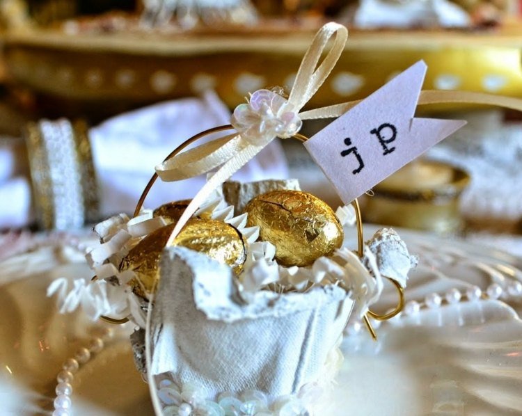 Veľkonočné remeslá-vajíčkové kartóny-večera na stôl-dekorácia-veľkonočné-veľkonočné hniezdo-zlaté vajíčka