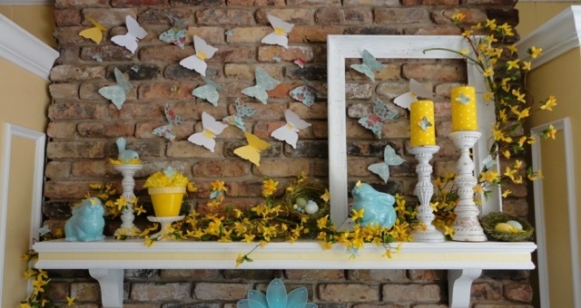 Papierový dekoratívny krb originálny nápad žlté sviečky