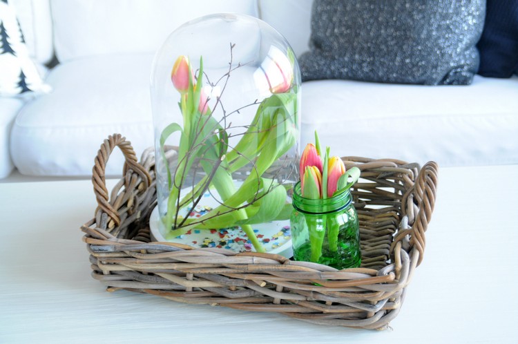 Veľkonočná dekorácia-urob si sám-ratanový podnos-tulipán-sklenený zvonček