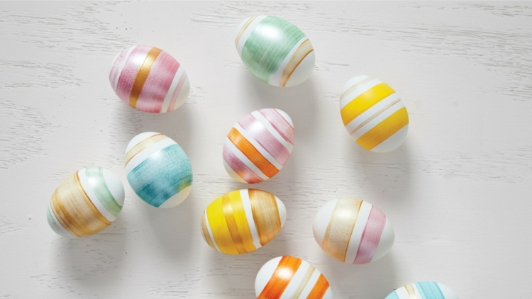 veľkonočné vajíčka dekorácia pekná-maľba-pruhy-optika-pastelové tóny