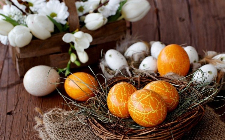 Veľkonočné vajíčka zdobia efekt praskania-oranžovo-žlté