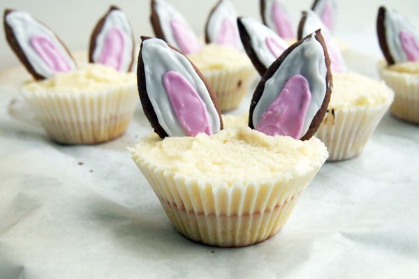 Veľkonočné darčeky deti vyrábajú nápady cupcakes uši králiky veľkonočné darčeky nápady pre deti košíčky uši zajačikovia