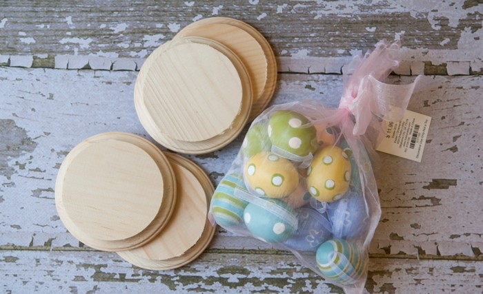 veľkonočný darček drotár materiály drevený tanier plátok vajíčka plast