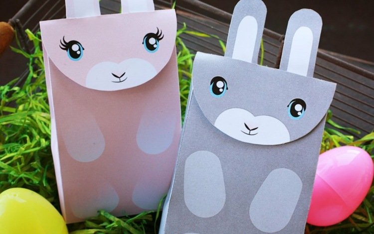 balenie-veľkonočné darčeky-kartón-veľkonočný zajačik-urob si sám-veľkonočná tráva-zelená-plastové vajíčka