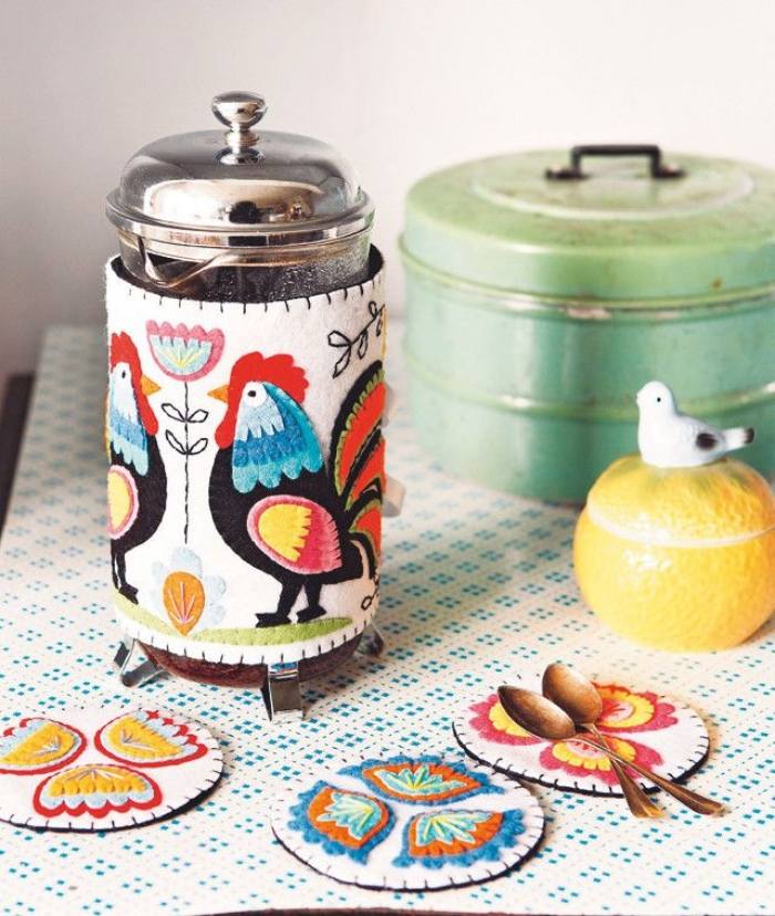 Veľkonočné nápady-2015-etnický-motív-z-plsti-čajníka-ohrievača-tácky na poháre