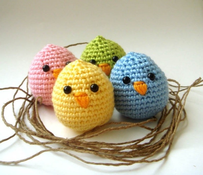 veľkonočné nápady-2015-roztomilé-mláďatá-hniezdo-vyrobené-z-výpletu-dekorácie na stôl