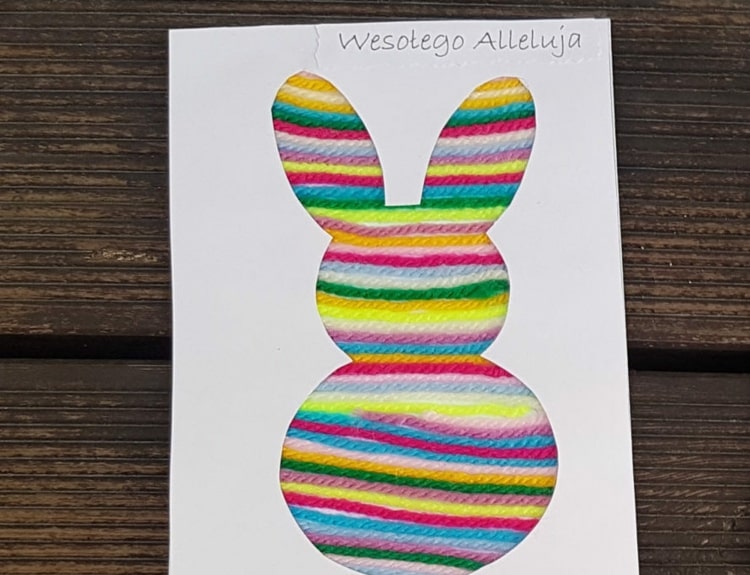 Vyrobte si s deťmi veľkonočné pohľadnice so siluetami zajačika a farebnými vlnenými niťami