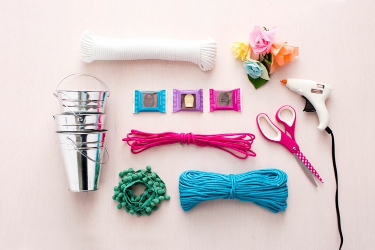 Veľkoobchodný drotársky materiál-kov-vedro-cukríky-nožnice-horúca lepiaca pištoľ