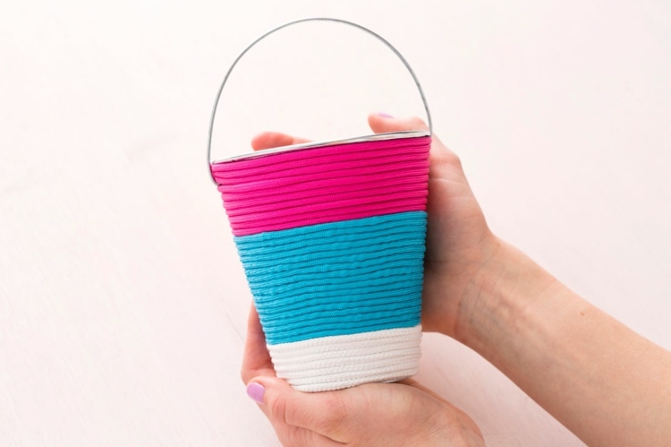 Drobný veľkonočný košík -dizajn-pekná-jarná dekorácia-farebný