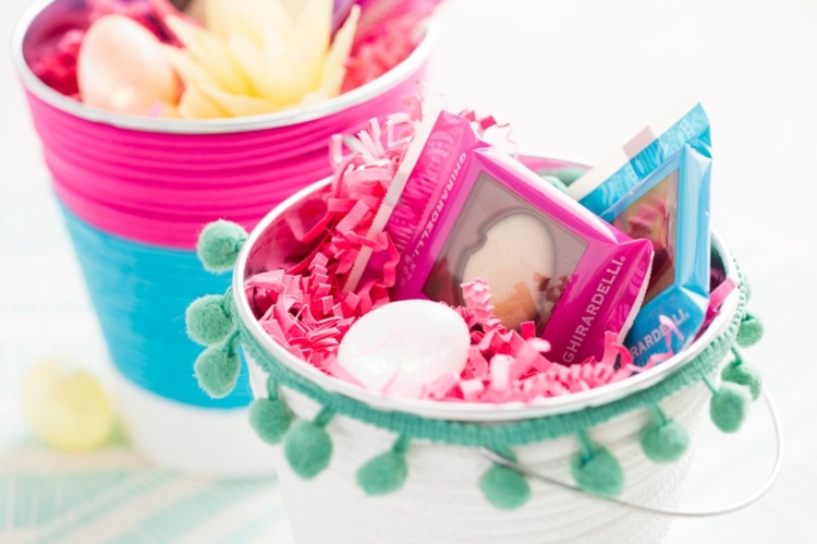 drotár-veľkonočný košík-papier-tráva-veľkonočné-rozdávanie-priateľov-kaziť