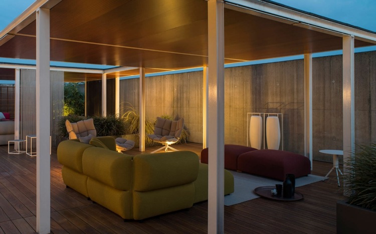 Pohovka v kombinácii s ležadlami loungemoebel outdoor zelený motýľ zastrešenie nápad stahltraeger