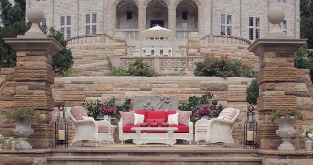 vonkajší nábytok vonkajší priestor dizajnové lampáše rastliny kvety