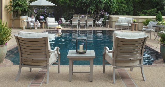 vonkajší bazén lampión bočný stôl svetlé dreviny nábytok bazénová lampa bočný stôl ľahké dreviny