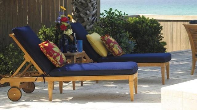 ležadlá na záhradný nábytok zaujímavý dizajnový dekoračný vankúš zaujímavý dizajn dekorácia vankúše kvety fľaše roll