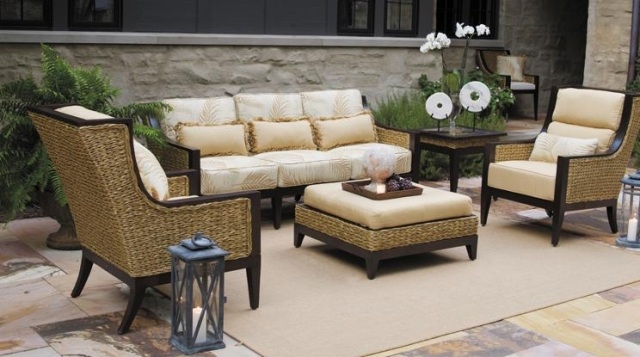 nábytok lampáš bočný stôl kvety vankúše obklady vonkajší lampión bočný stôl kvety dekorácie vankúše