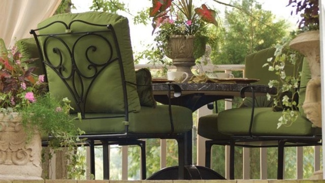 vonkajší nábytok zelený kov čierna svieže akcenty kovová čierna svieži akcenty váza kvety dizajn