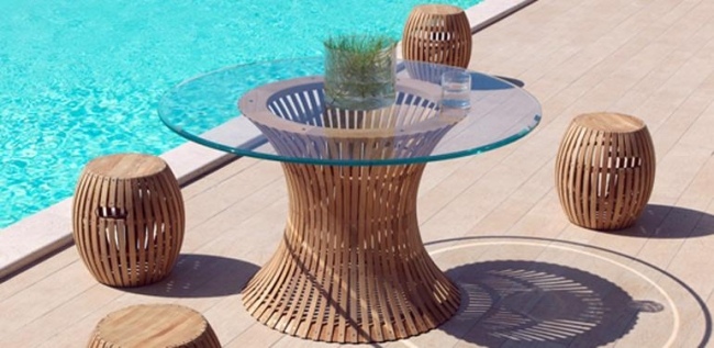 Swing exteriérový konferenčný stolík zo skleneného vrchného teakového dreva