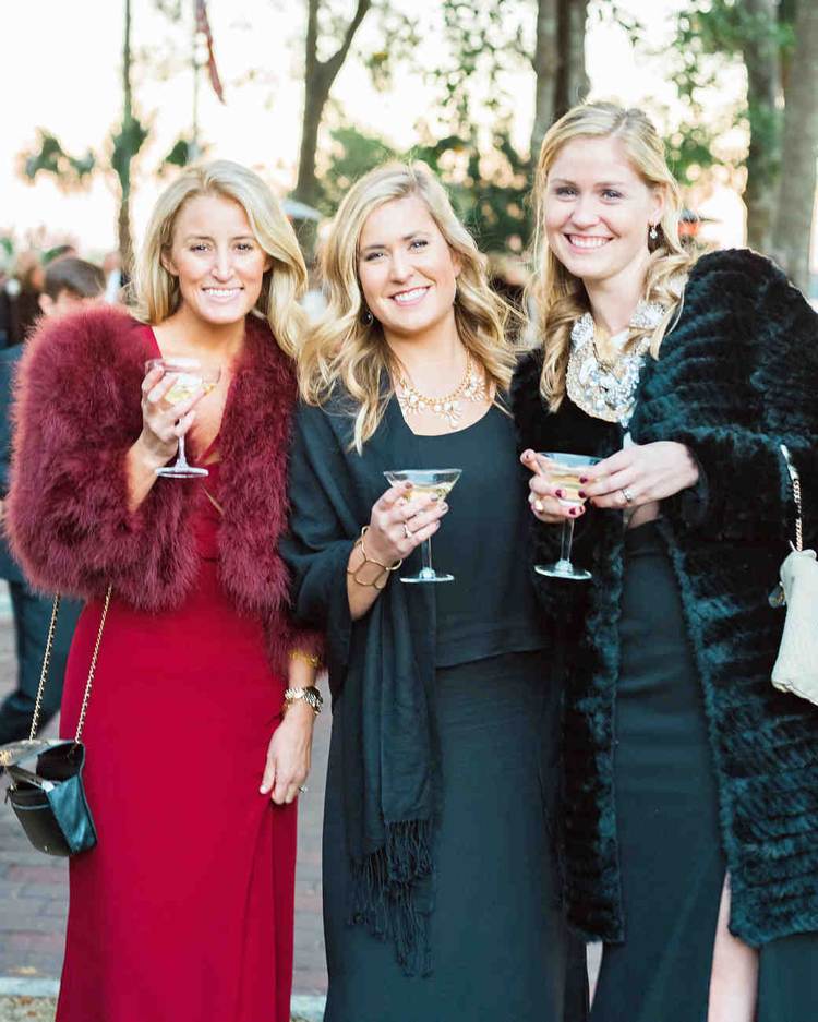 Outfit pre svadobných hostí jesenné ženy smaragdovo zelená bordová