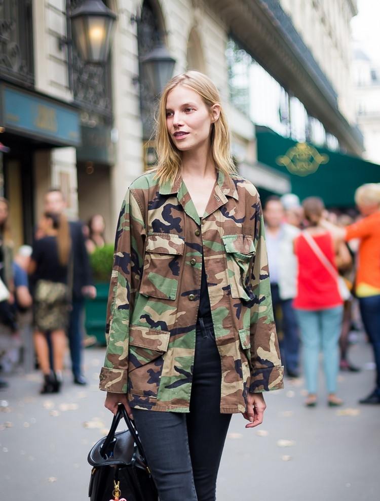 Skombinujte nápady na outfity s maskáčovými trendmi bundy na jar 2021